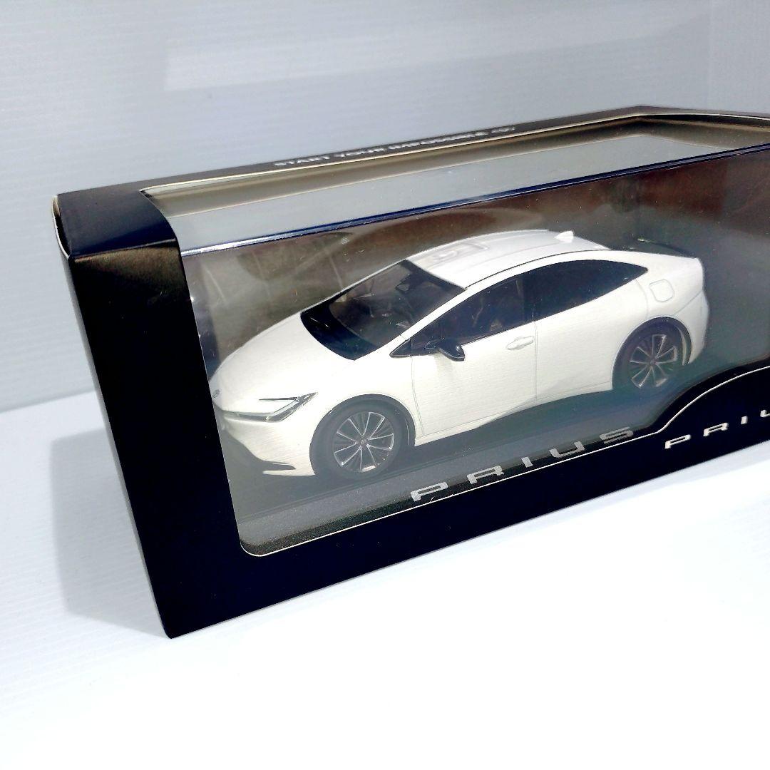 非売品 1/30 トヨタ プリウス 60系 ミニカー スーパーホワイトⅡ 040