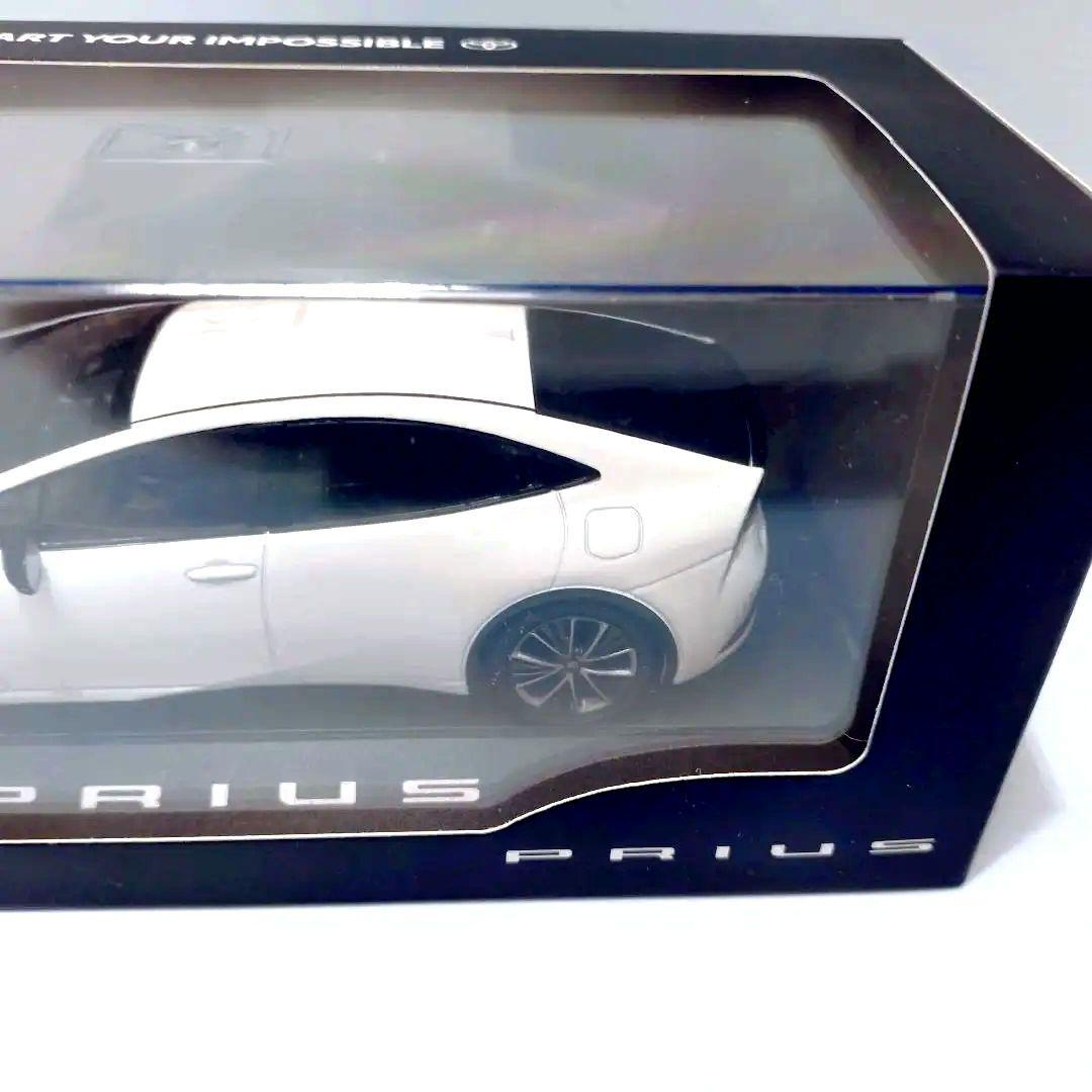 非売品 1/30 トヨタ プリウス 60系 ミニカー スーパーホワイトⅡ 040