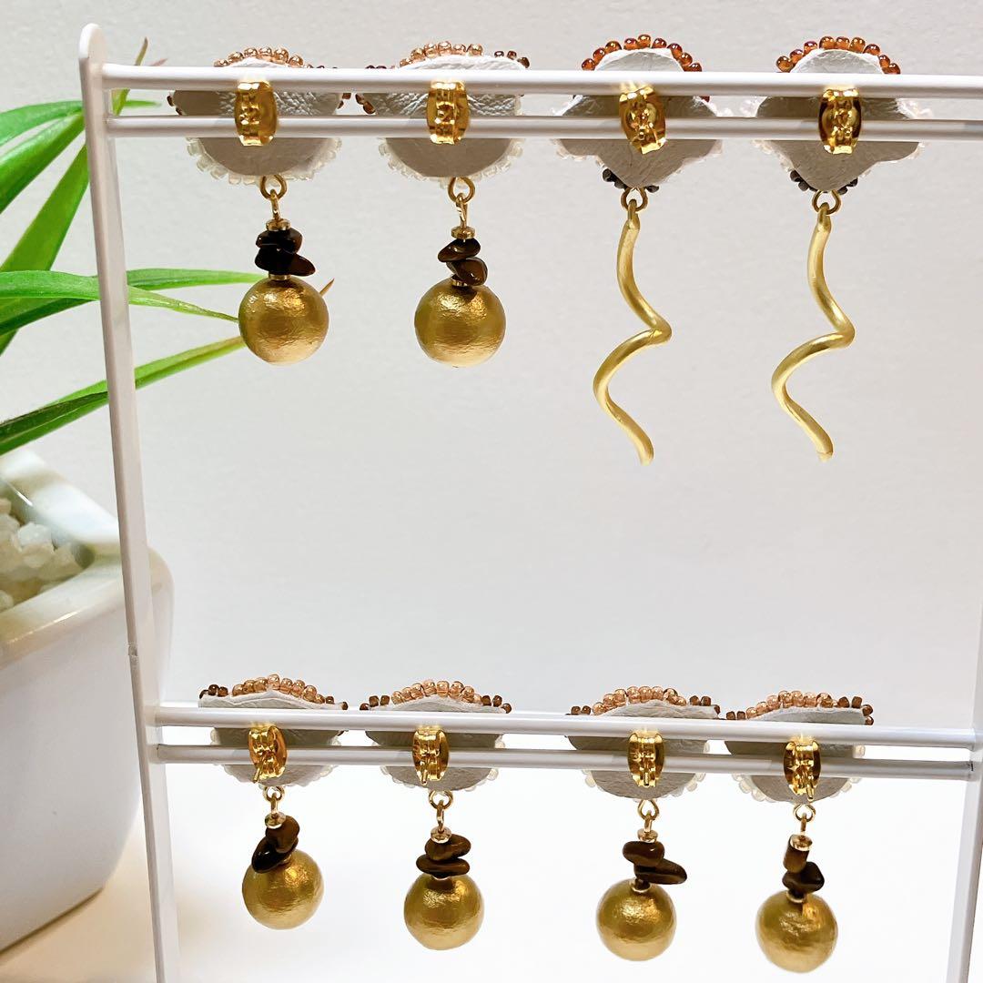 専用★リスザル　スローロリス　ビーズ刺繍ピアス　アニマルハンドメイドアクセサリー