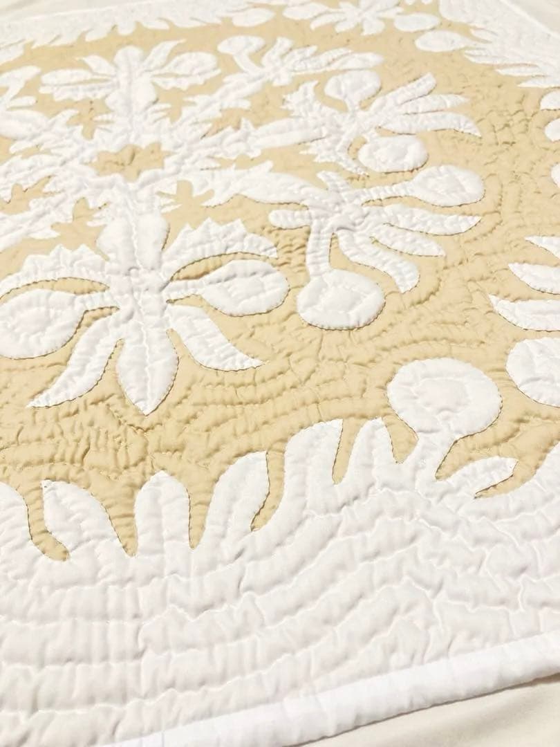 ハワイアンキルトタペストリー 大きめ1m四方サイズ パンの木デザイン 白ベージュ