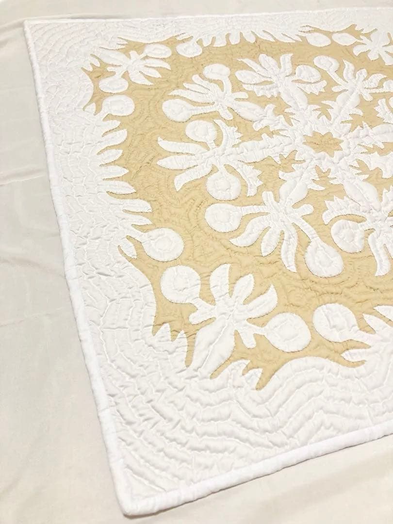 ハワイアンキルトタペストリー 大きめ1m四方サイズ パンの木デザイン 白ベージュ