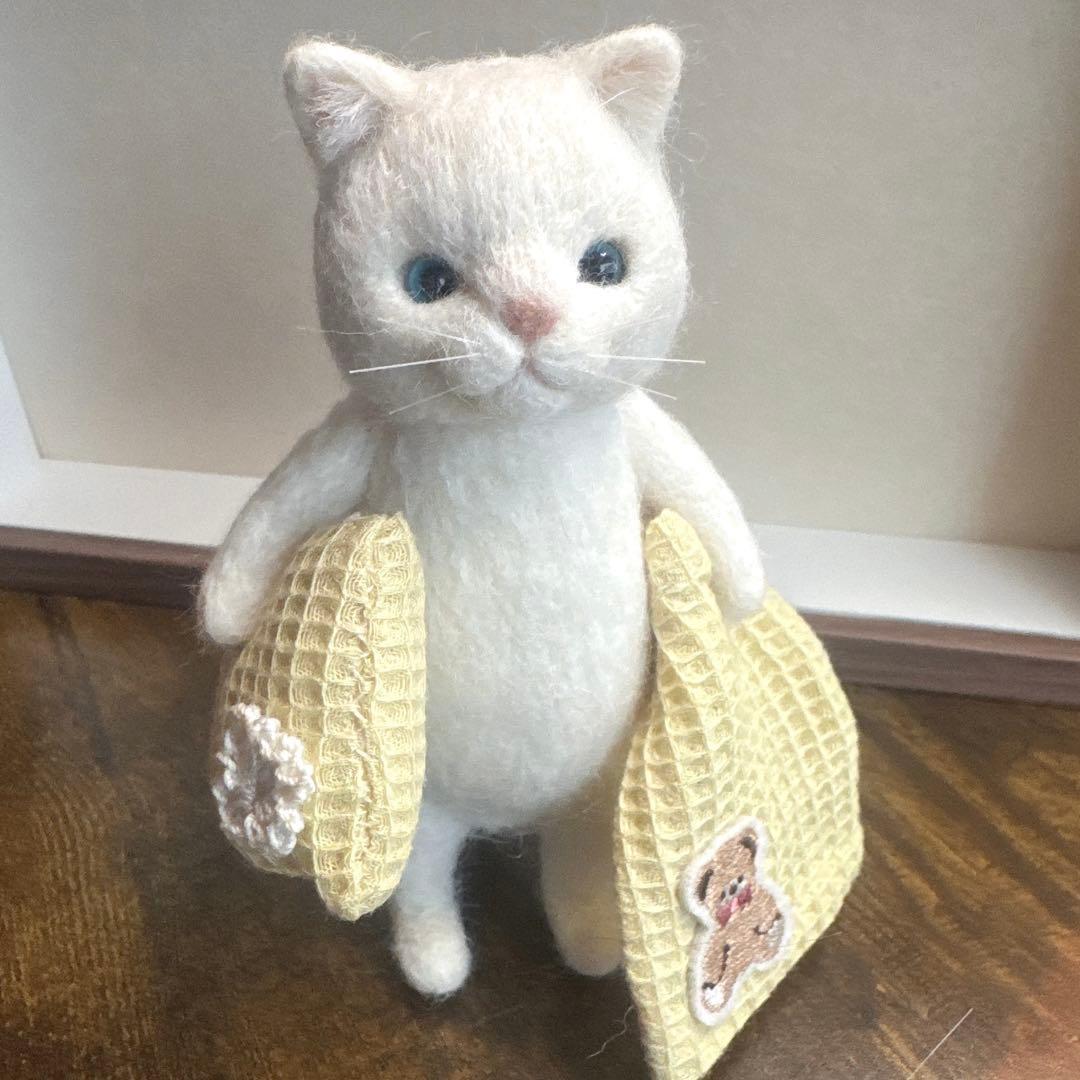 羊毛フェルト猫 白猫