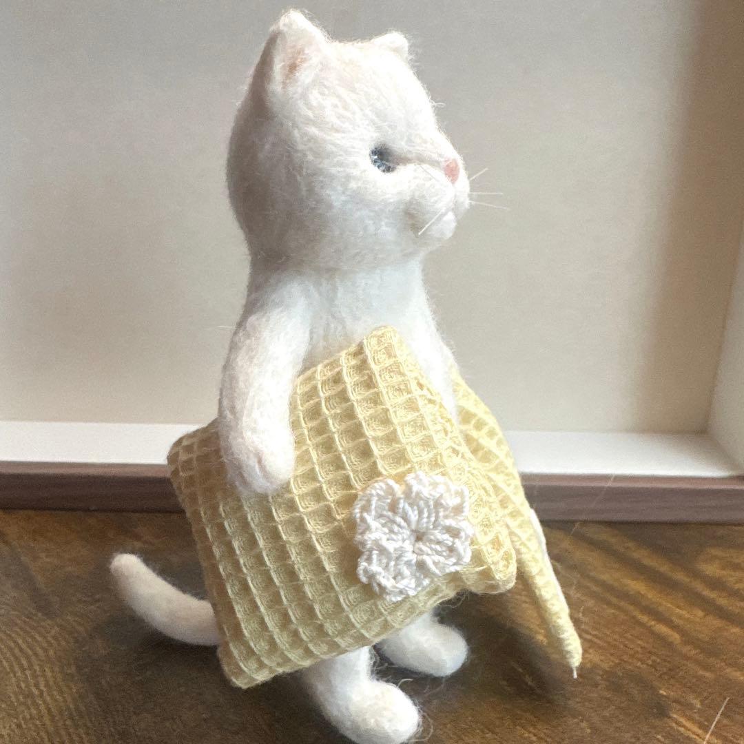 羊毛フェルト猫 白猫