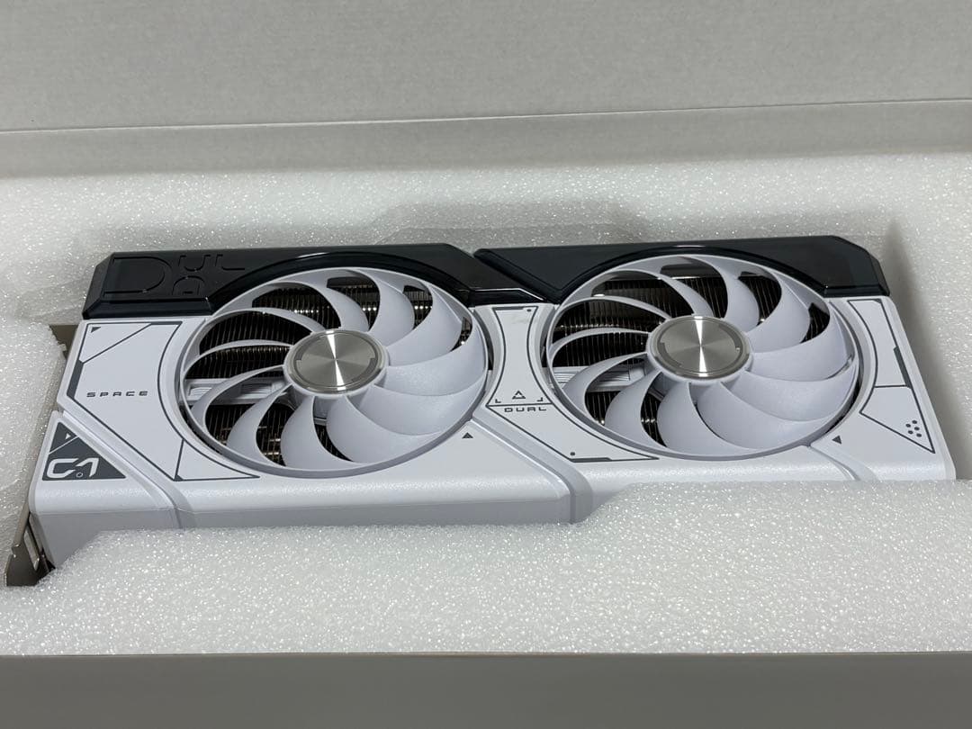 グラフィックボード・グラボ・ビデオカード ASUS Dual RTX 4070 White OC Edition 12GB
