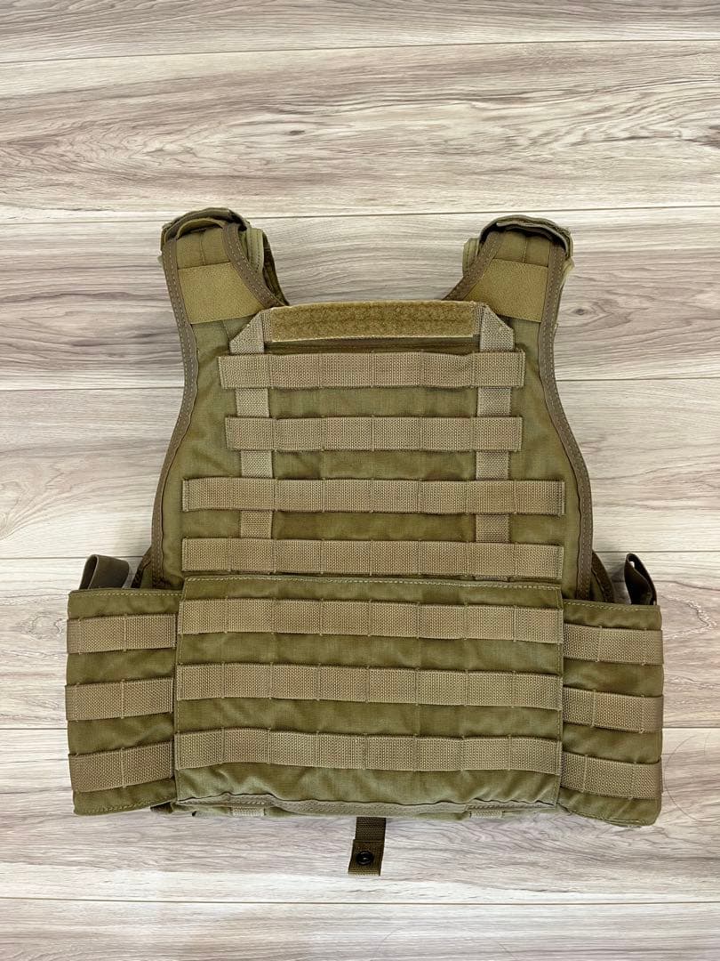 米軍放出品　実物　EAGLE MBAV プレートキャリア　コヨーテブラウン