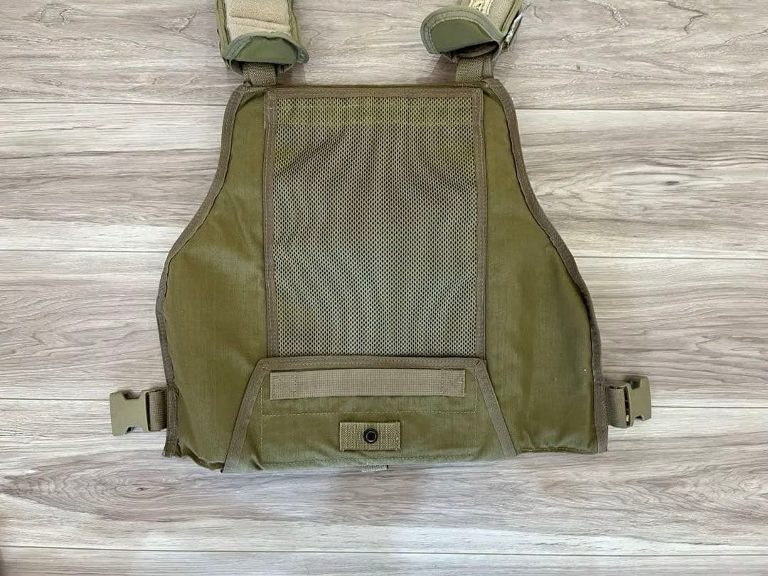 米軍放出品　実物　EAGLE MBAV プレートキャリア　コヨーテブラウン