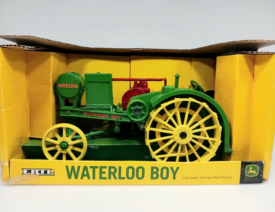 ミニカー ERTL JOHN DEREE WATERLOO BOY