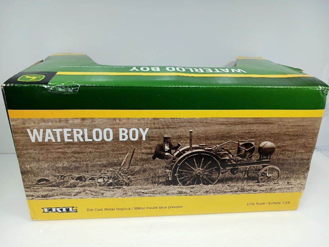 ミニカー ERTL JOHN DEREE WATERLOO BOY