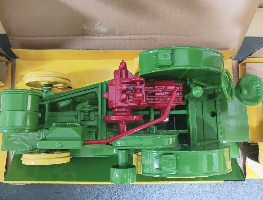 ミニカー ERTL JOHN DEREE WATERLOO BOY