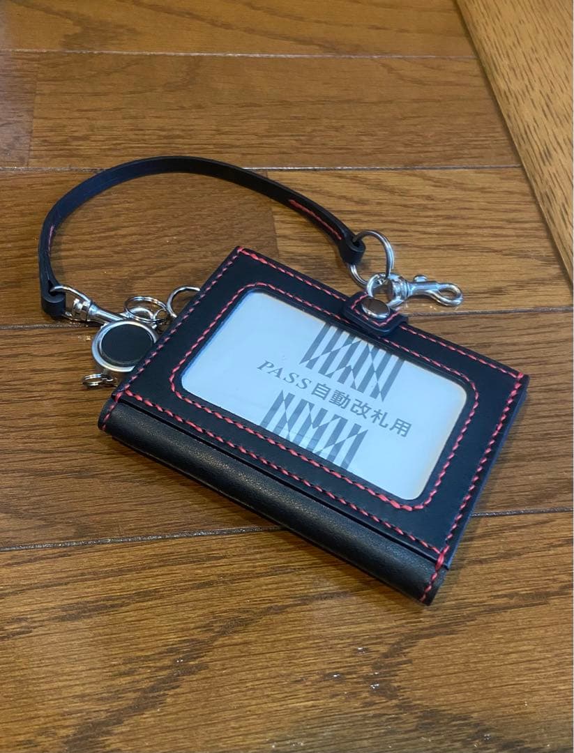伸縮リール付きの四面パスケース・カード入れ　ネームプレート　オーダー受付中