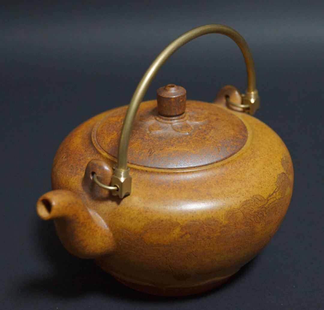 中国宜興紫砂 大型朱泥急須 紫砂細工彫り『鹿と瓢箪祥瑞文』銅製持ち手 紫砂壺在銘