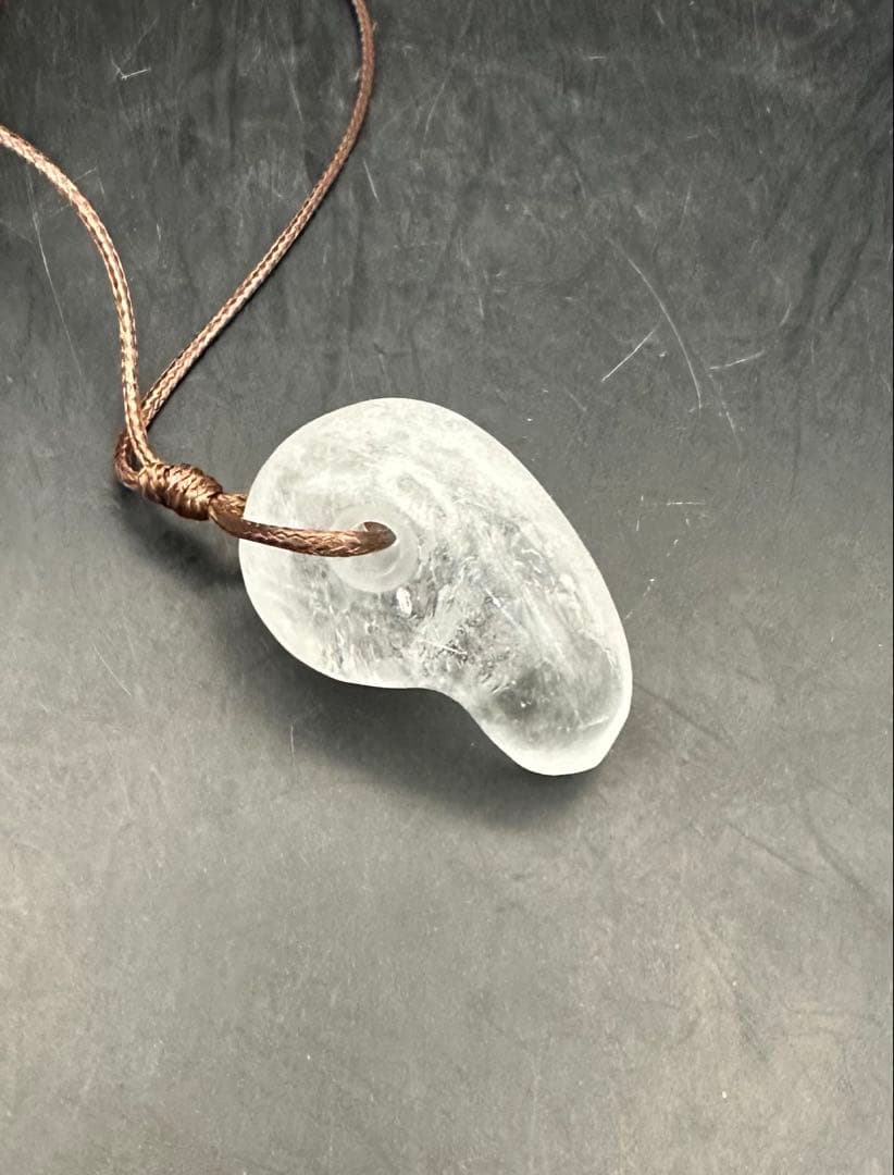 2026.1.13 地産虹彩水晶勾玉　新潟産天然水晶