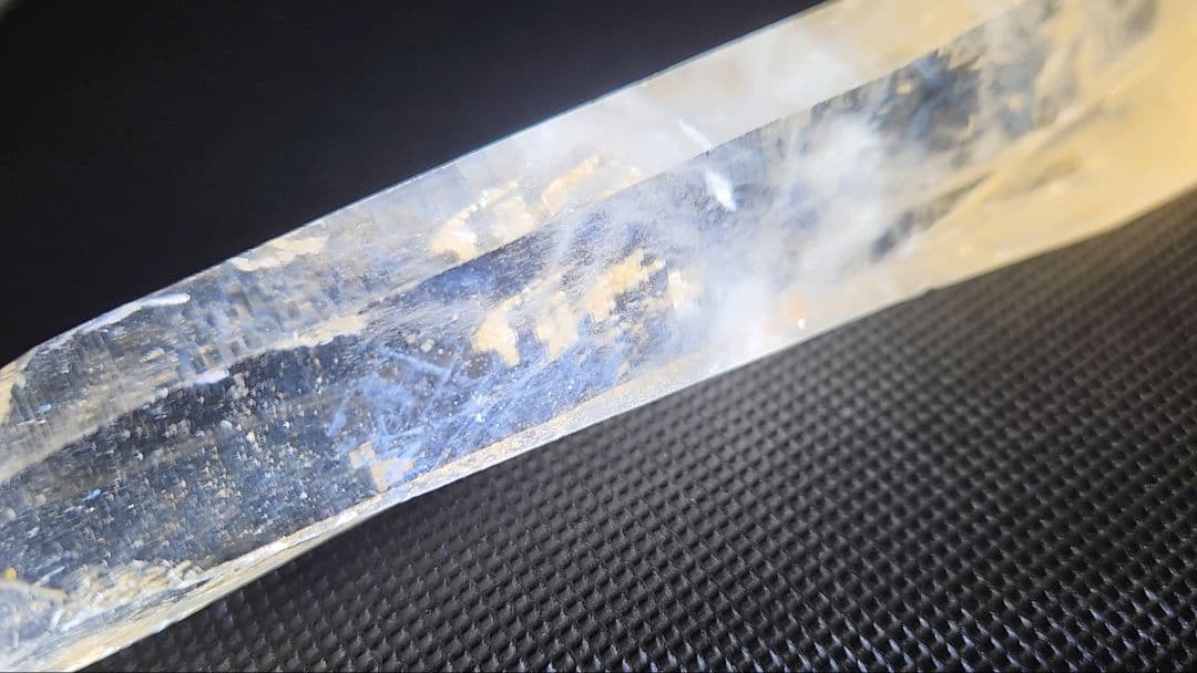 レムリアン水晶 ブルーラダー入り　台座付き　天然石