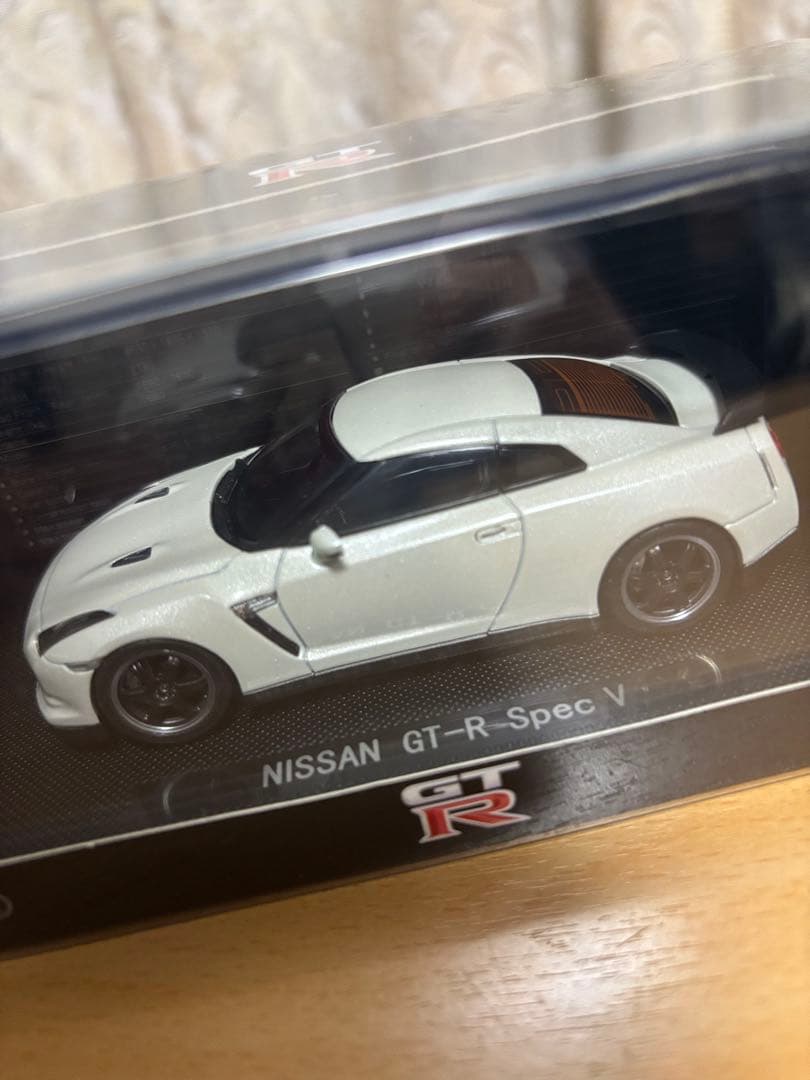 EBBROエブロNISSAN GT-R Spec V 1/43ミニカー白ホワイト