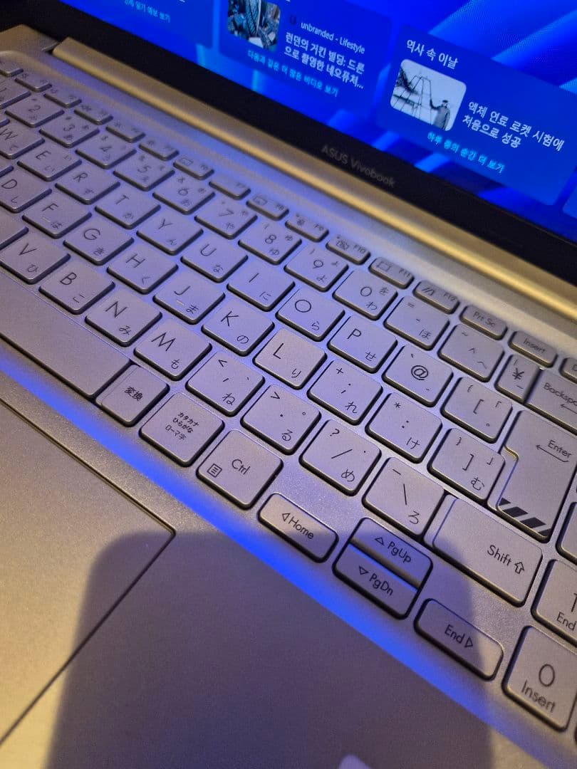 ASUS Vivobook シルバー 日本語キーボード
