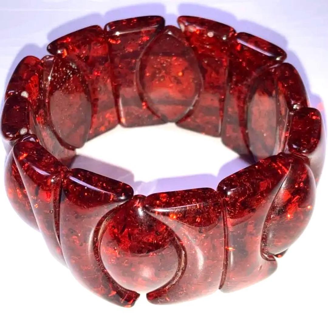 【残1】アンバー(天然樹脂琥珀)のブレスレット珍しいレッド　円周22cm 新品