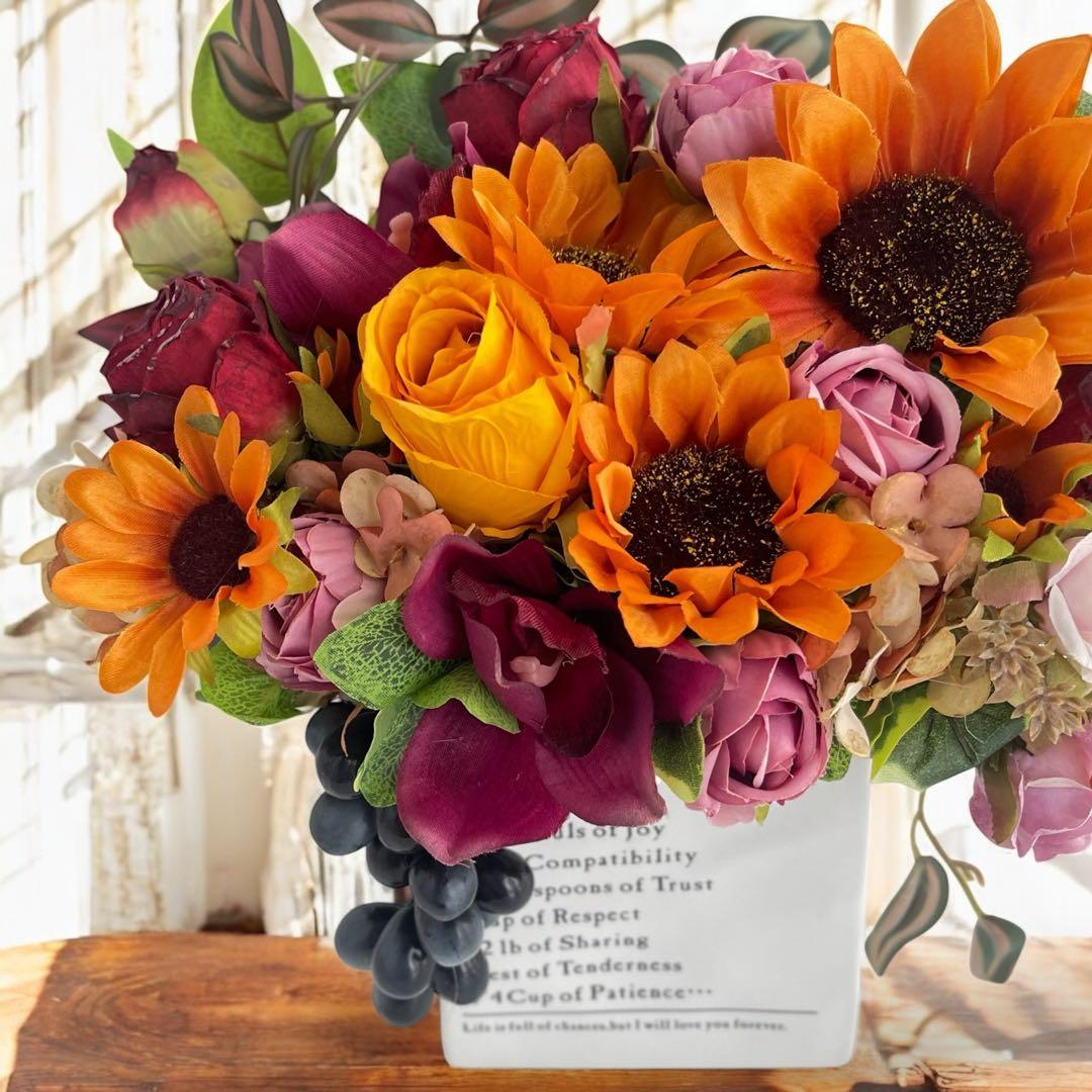 華やか夏の果実アレンジ 花瓶付きアレンジメント×向日葵と葡萄の贈り物 造花