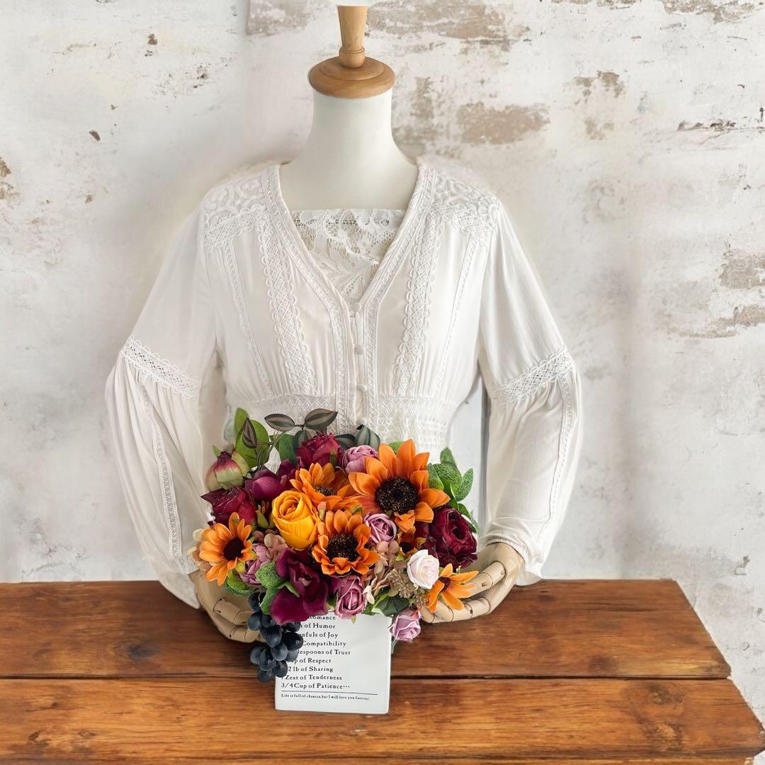 華やか夏の果実アレンジ 花瓶付きアレンジメント×向日葵と葡萄の贈り物 造花