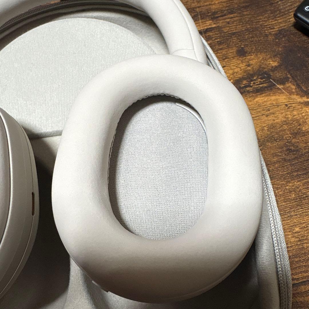 SONY ワイヤレスヘッドホン　プラチナシルバー