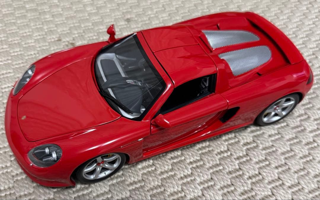 MINICHAMPS ポルシェ カレラGT2004 1:18 レッド