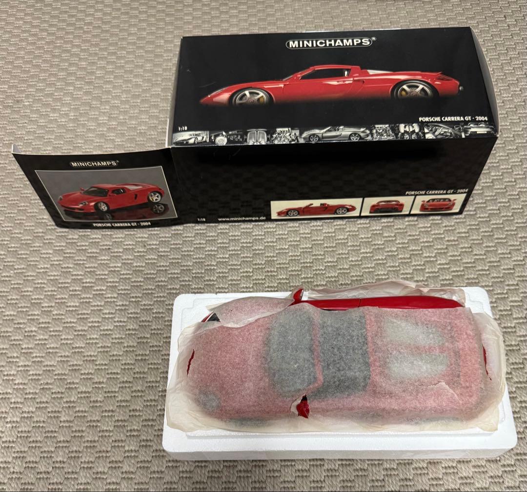MINICHAMPS ポルシェ カレラGT2004 1:18 レッド