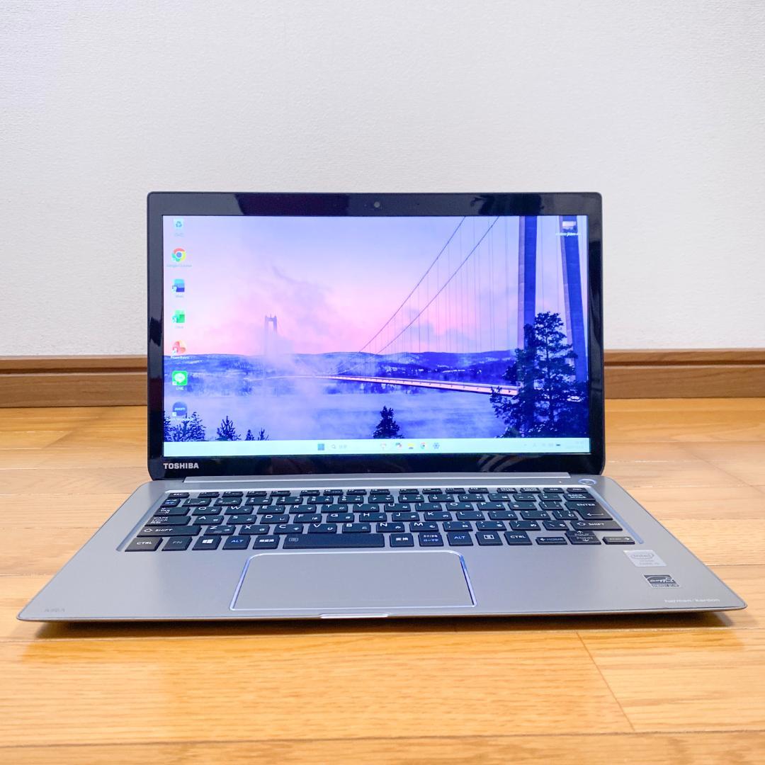 オフィス2021✨i5 SSD 東芝ノートパソコンKIRA 薄型軽量 キーライト