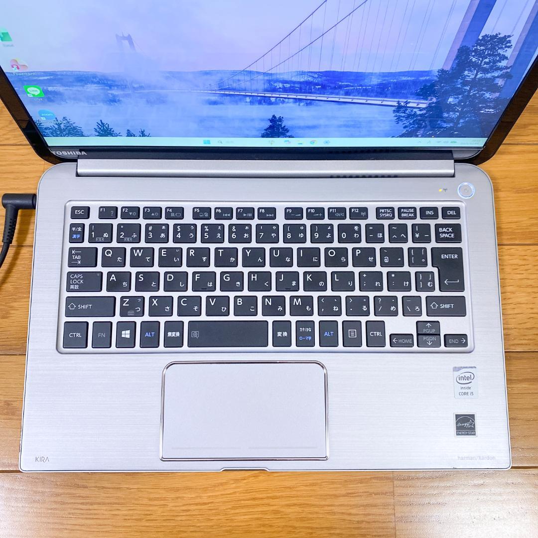 オフィス2021✨i5 SSD 東芝ノートパソコンKIRA 薄型軽量 キーライト