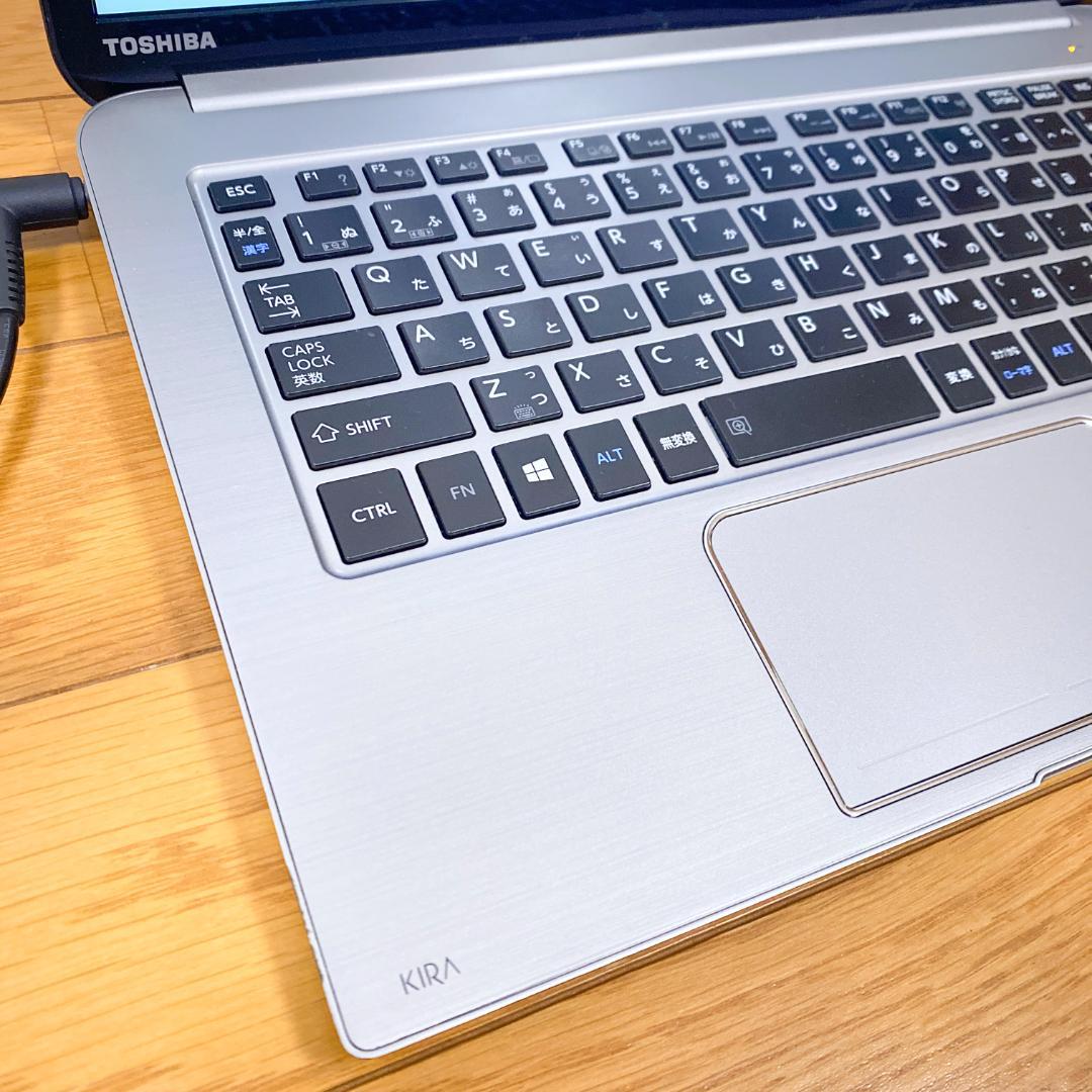 オフィス2021✨i5 SSD 東芝ノートパソコンKIRA 薄型軽量 キーライト