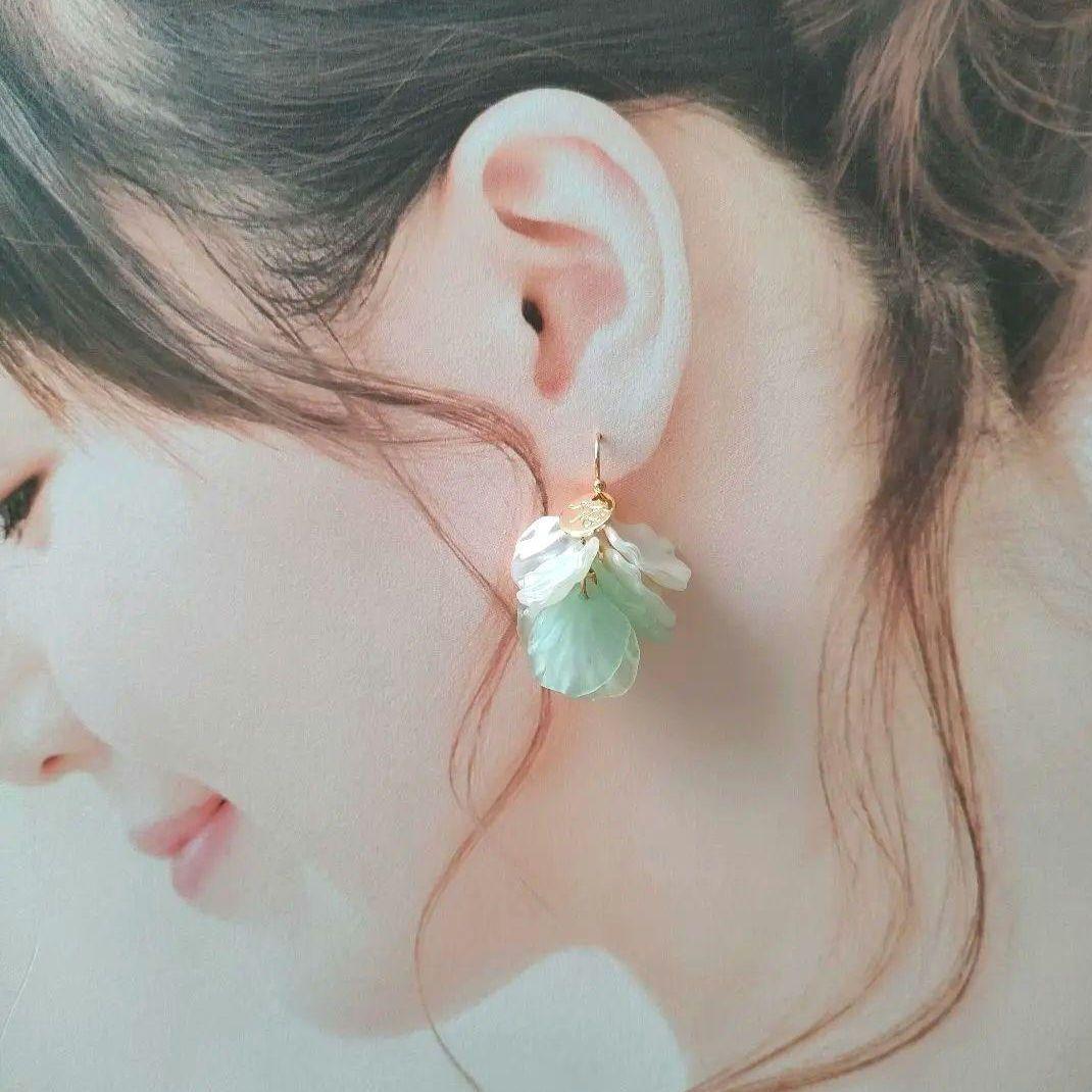 SOLD 015 ミントグリーン 貝殻 バイカラーピアス イヤリング ゴールド