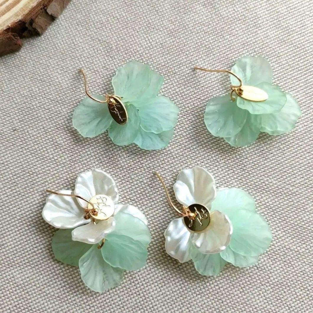 SOLD 015 ミントグリーン 貝殻 バイカラーピアス イヤリング ゴールド