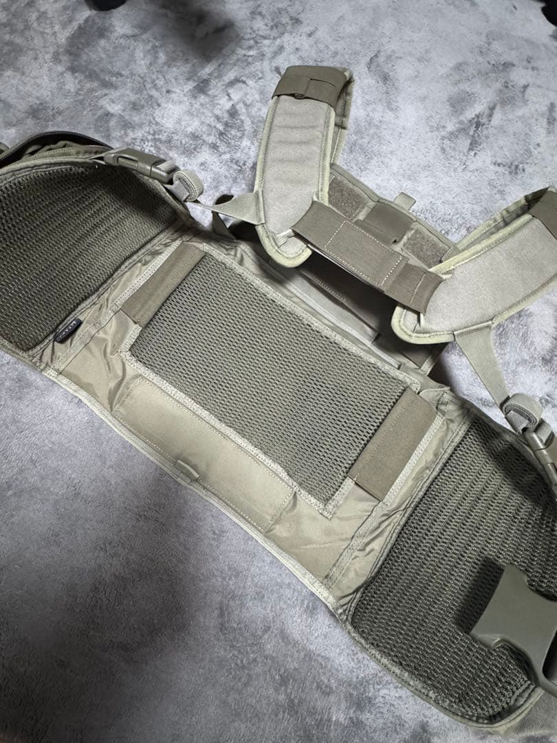 タスマニアンタイガー　チェストリグ　IRR 銃剣カバーおまけ