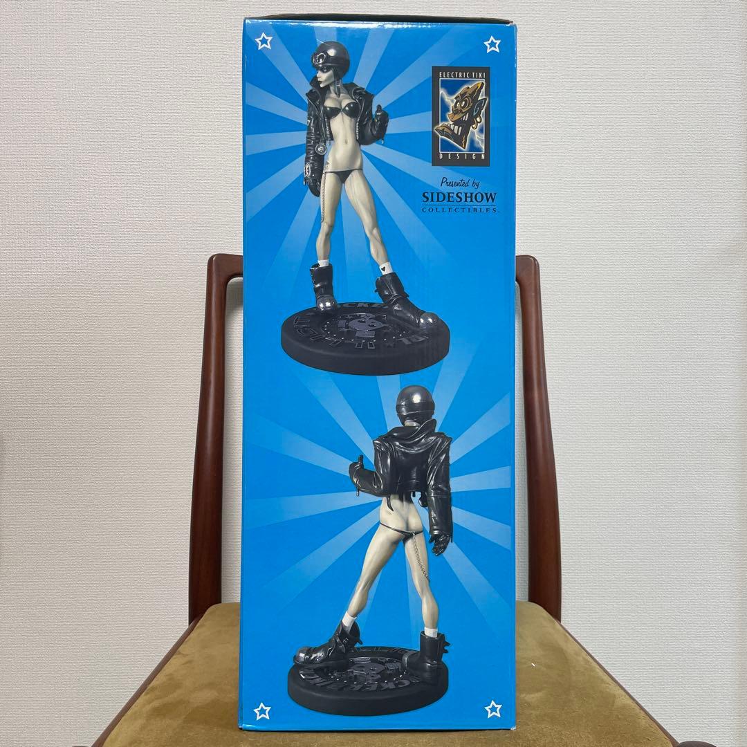 マーティンエモンド　ロッカーバイカーガールスタチュー