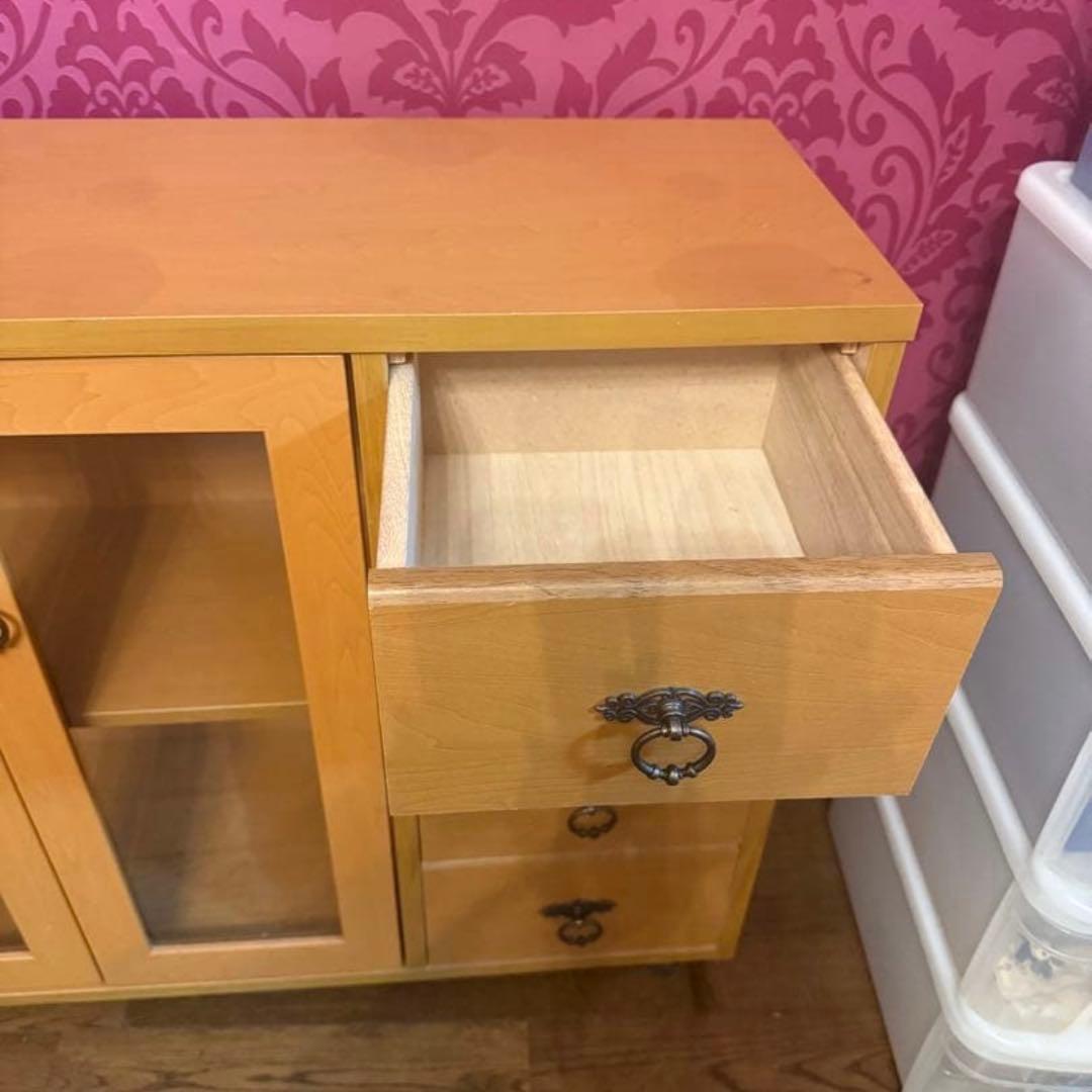 処分価格　ベルメゾン　日本製　木製キャビネット ガラス扉付き　キャスター付き