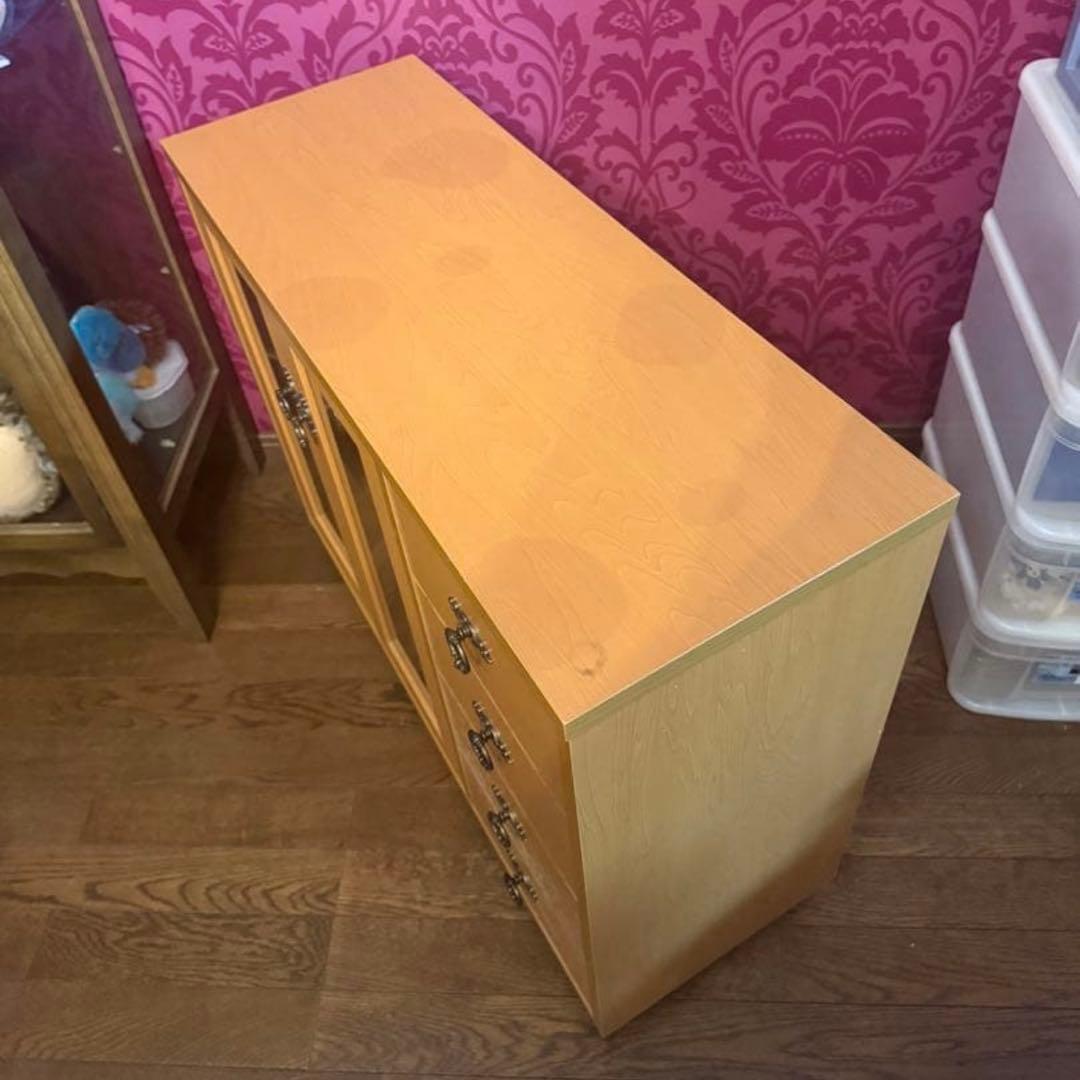 処分価格　ベルメゾン　日本製　木製キャビネット ガラス扉付き　キャスター付き