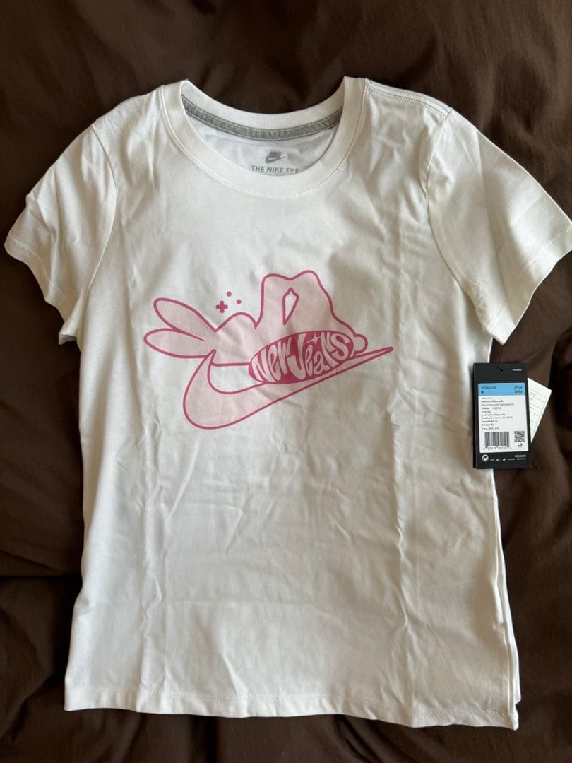 NewJeans x NIKE シンガポール限定Tシャツ