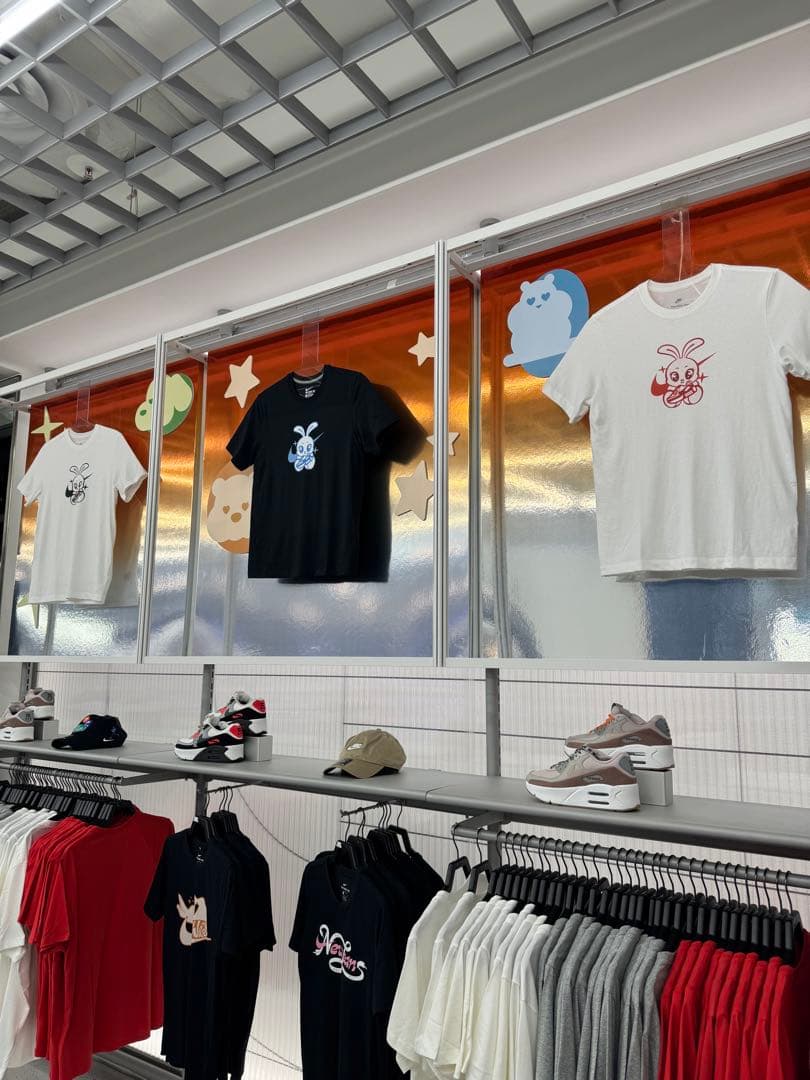 NewJeans x NIKE シンガポール限定Tシャツ