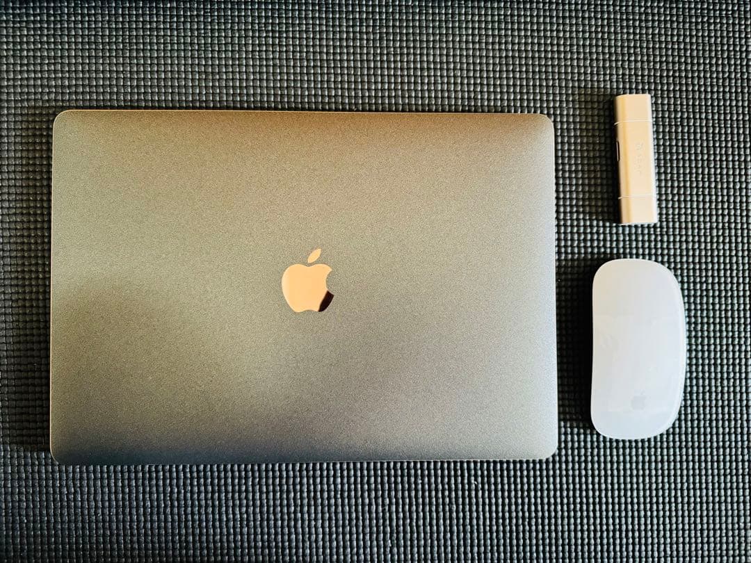 MacBook本体 MacBook Air + Magic Mouse