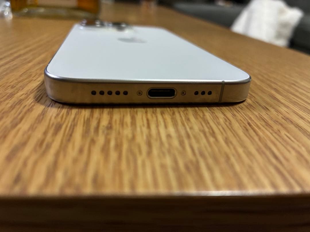 iPhone 15 Pro 128GB ホワイトチタニウム