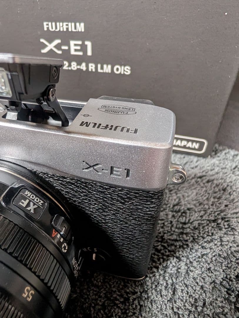 FUJIFILM X-E1 ボディ シルバー レンズキット