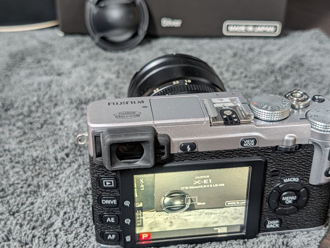 FUJIFILM X-E1 ボディ シルバー レンズキット