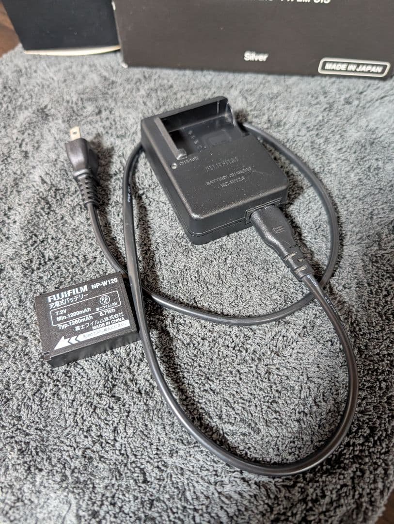 FUJIFILM X-E1 ボディ シルバー レンズキット