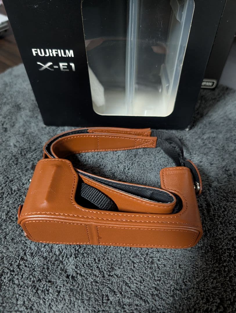 FUJIFILM X-E1 ボディ シルバー レンズキット