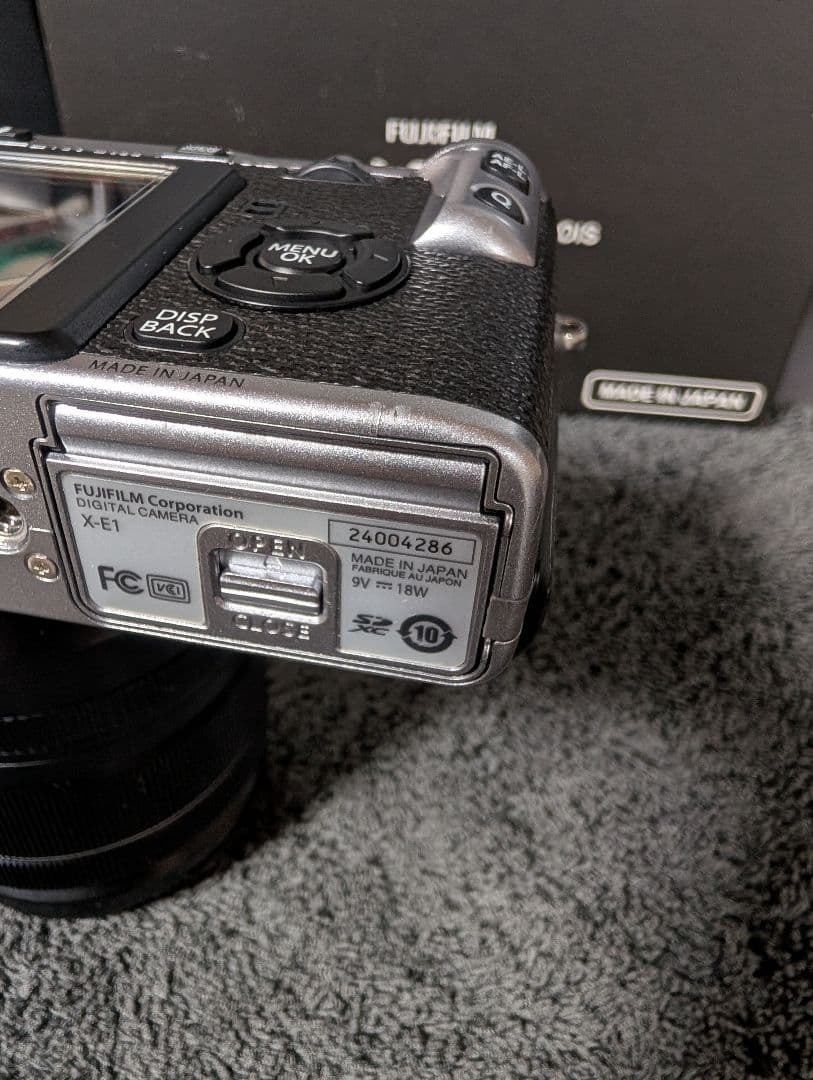 FUJIFILM X-E1 ボディ シルバー レンズキット