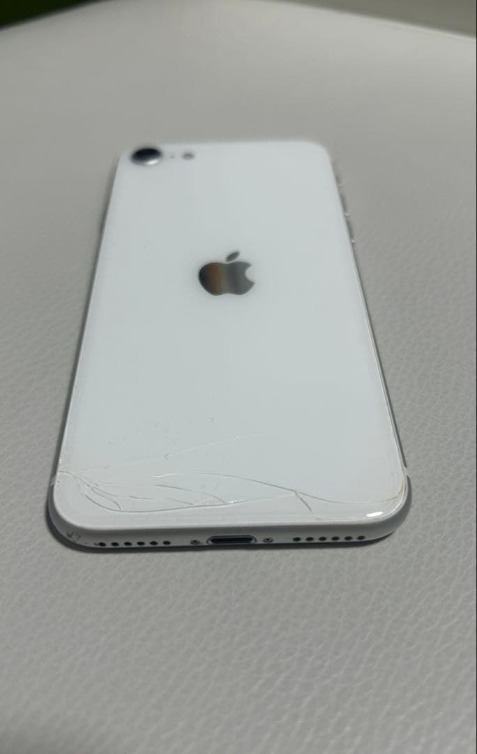 iPhone SE 第2世代 64GB ホワイト 初期化済み➕充電コード