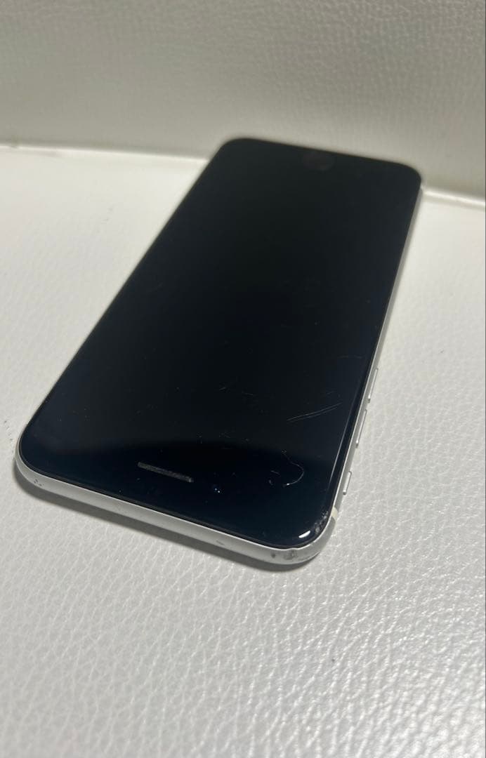 iPhone SE 第2世代 64GB ホワイト 初期化済み➕充電コード