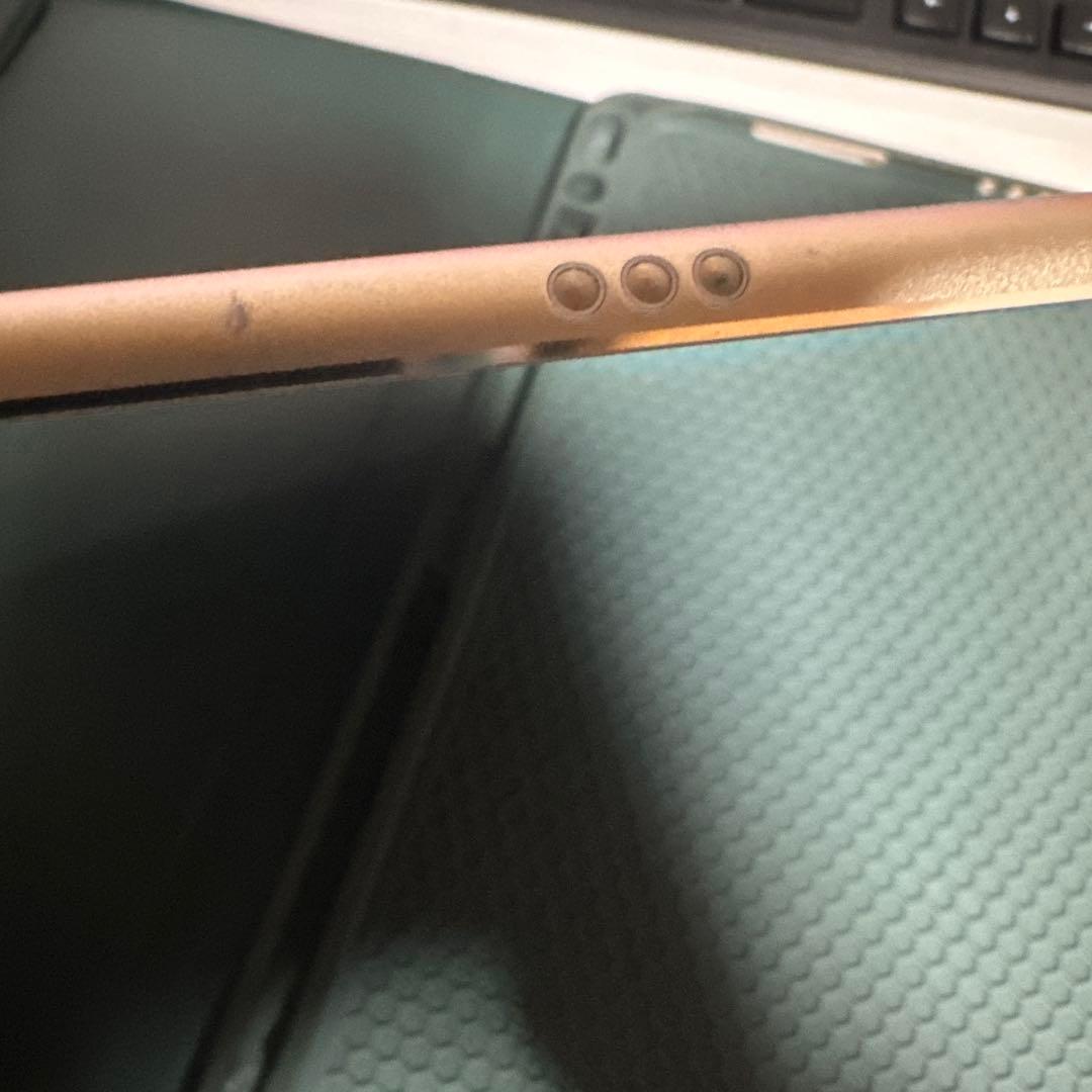 iPad pro 10.5インチ ゴールド ケース付き