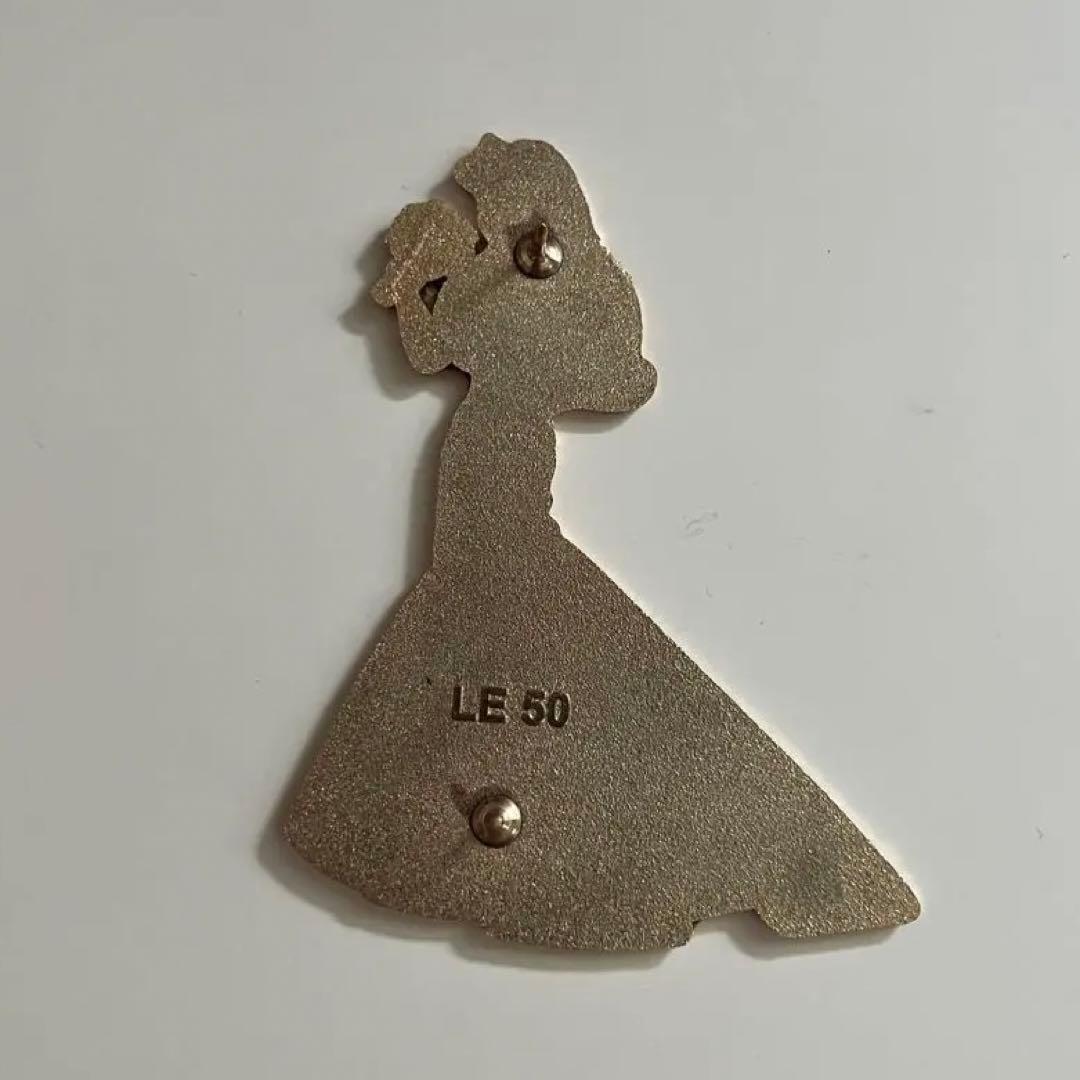 オーロラ姫　ディズニー　ピンバッジ　ピンバッチ　ディズニーストア　レア　LE50