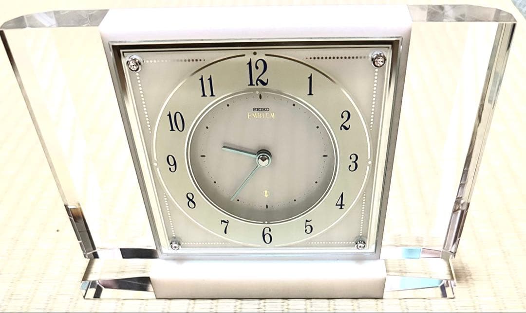 SEIKO エンブレム（emblem）シリーズのクリスタル置き時計