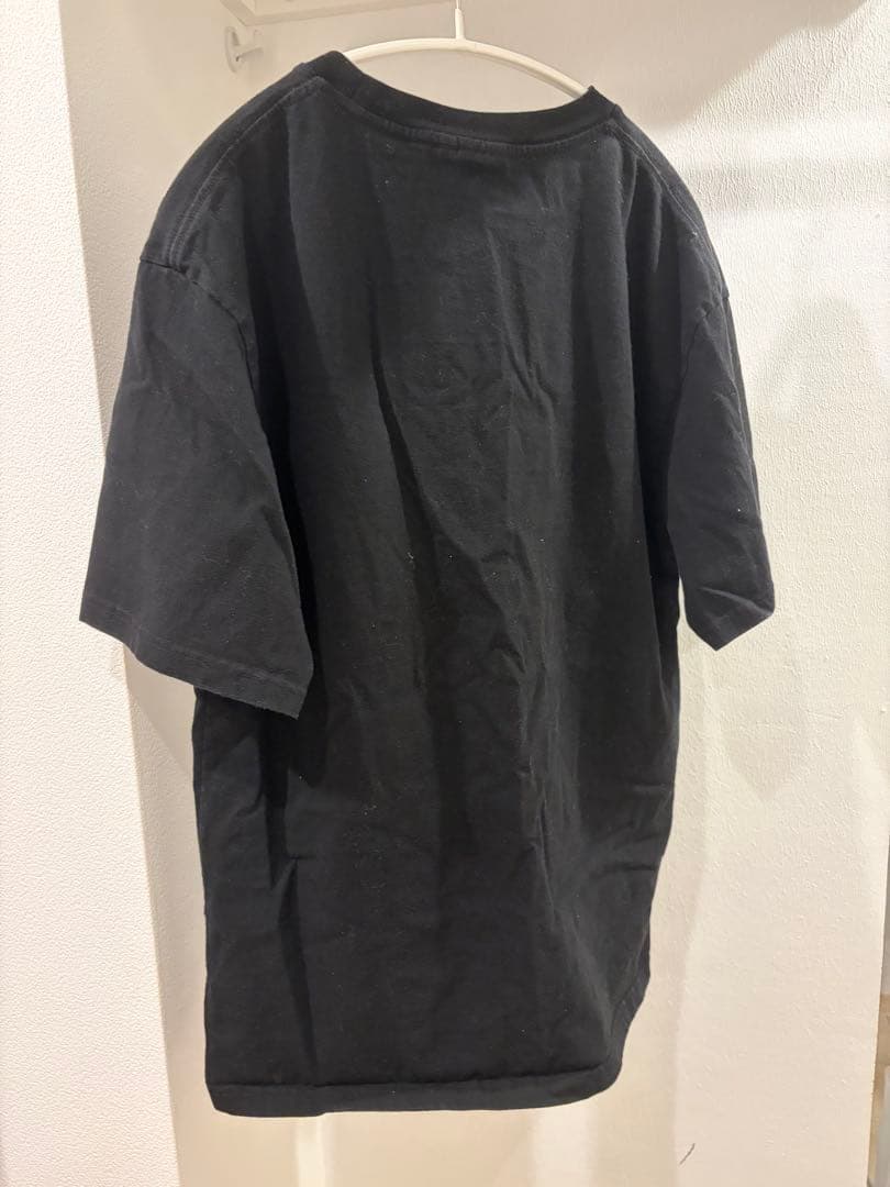 LESSERAFIM PeachesコラボTシャツ