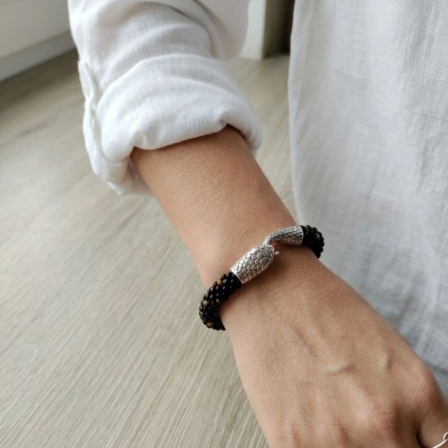 蛇ビーズブレスレット*ブラック×天然石タイガーアイ*シルバー金具*クリスタル